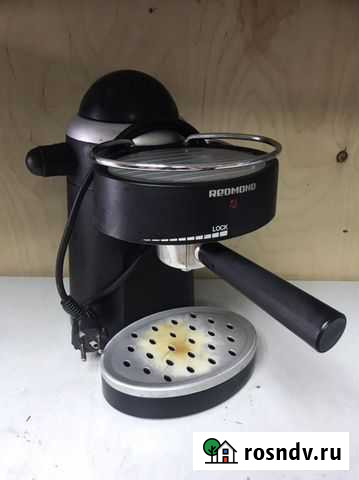 Кофеварка рожковая Redmond RCM-1502 Санкт-Петербург - изображение 1