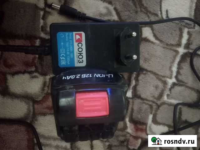 Зарядное устройство плюс батарея с ним для шуропов Новосибирск - изображение 1