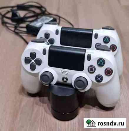 2 джойстика PS4 и зарядная станция Дмитров