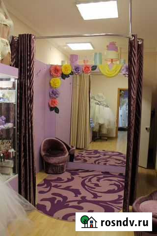 Витрина, вешала, торсы, ноги, стенд, ковер Клин - изображение 1