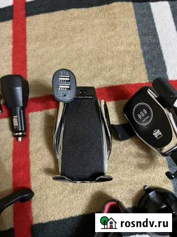 Беспроводная зарядка с креплением в авто Москва - изображение 1