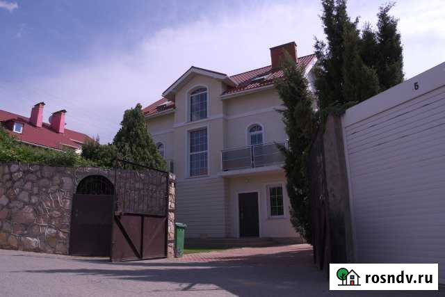 Коттедж 200 м² на участке 5 сот. в аренду посуточно в Севастополе Севастополь - изображение 1