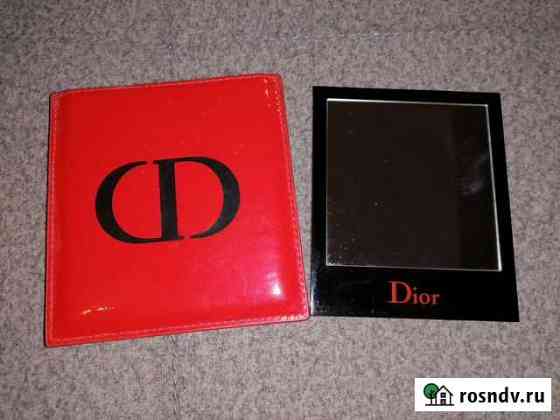 Dior зеркало в красном лаковом чехле Мурино