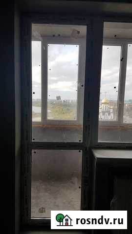 Пластиковая балконная дверь rehau 70 мм Сургут - изображение 1