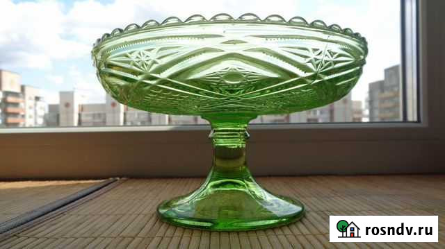 Ваза на ножке Клеймо made IN japan Зеленое стекло Омск - изображение 1