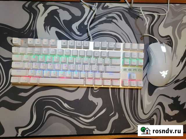 Белый игровой комплект клавиатура+мышь+коврик Челябинск - изображение 1