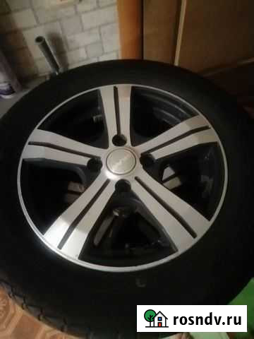 Литые диски R14 4x100 с летней резиной Ижевск - изображение 1