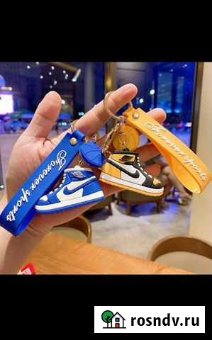 Брелок в виде кроссовка Красноярск - изображение 1