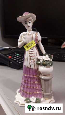 Статуэтка фарфор дама на прогулке Астрахань - изображение 1