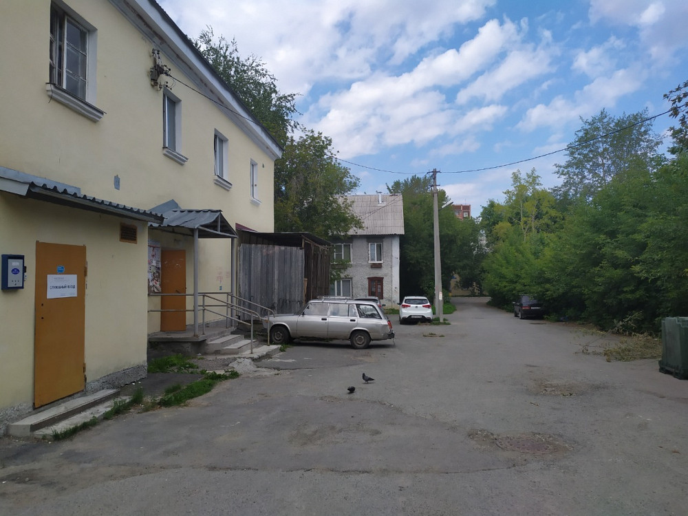 Комната 18.5 м² в 3-ком. кв., 2/2 эт. на продажу в Екатеринбурге Екатеринбург - изображение 1