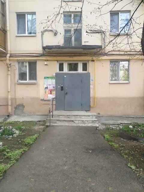 Комната 14.1 м² в 2-ком. кв., 5/5 эт. на продажу в Екатеринбурге Екатеринбург - изображение 1