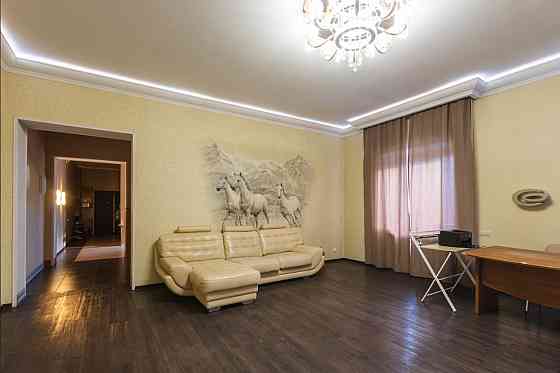 Таунхаус 272 м² на участке 4 сот. на продажу в Красноярске Красноярск