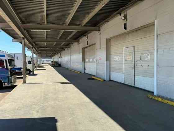 Аренда отапливаемого склада 2245 м2 с пандусами под автозапчасти Санкт-Петербург