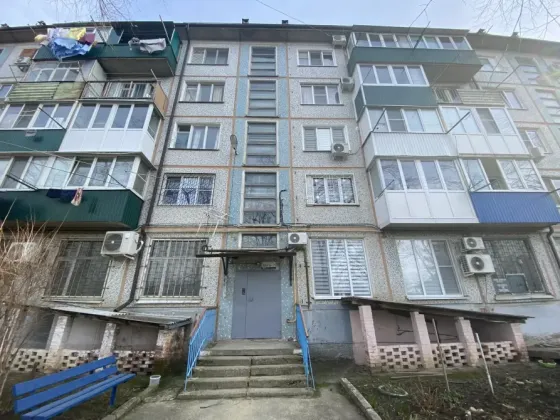 2-комнатная квартира, 51.7 м², 4/5 эт. в аренду на длительный срок в Армавире Армавир