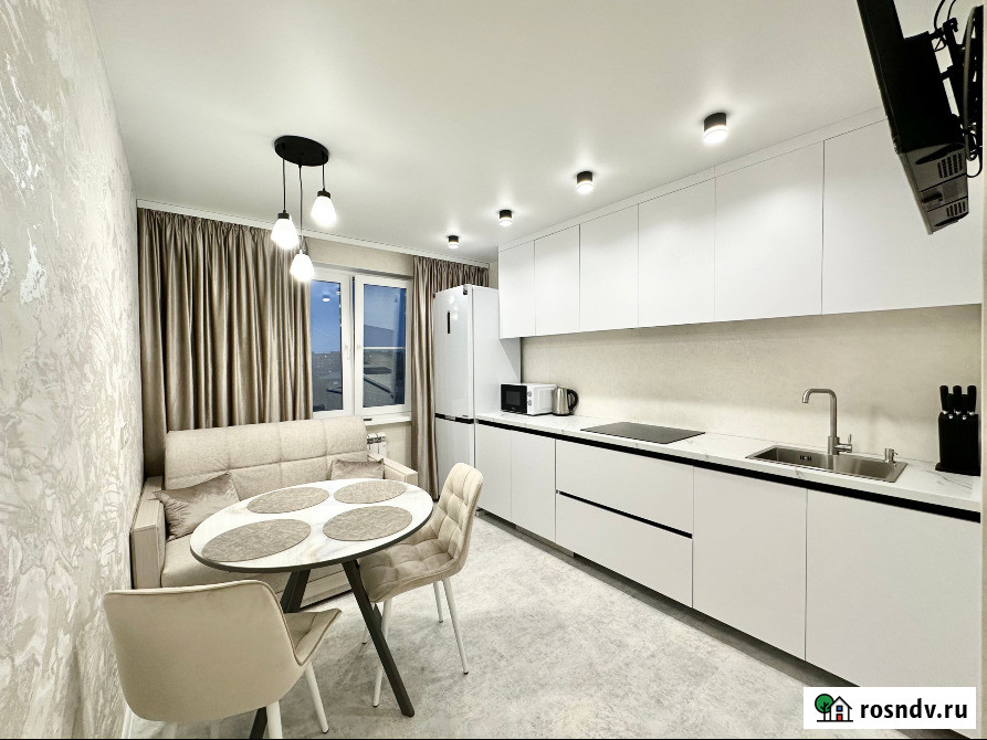 1-комнатная квартира, 50 м², 11/16 эт. в аренду посуточно в Магнитогорске Магнитогорск - изображение 1