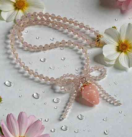 Чокер из хрустальных бусин с клубничкой Курск