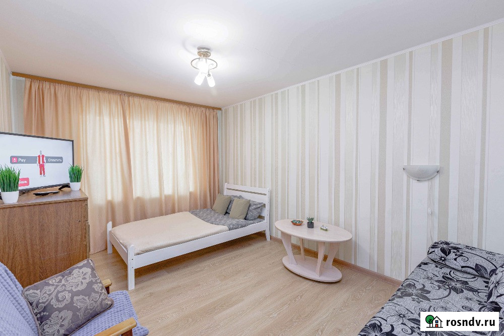 1-комнатная квартира, 42 м², 3/10 эт. в аренду посуточно в Смоленске Смоленск - изображение 1