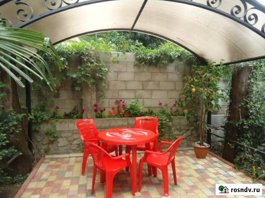 2-комнатная квартира, 50 м², 1/2 эт. в аренду посуточно в Ялте Ялта - изображение 1