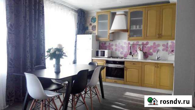 3-комнатная квартира, 65 м², 2/3 эт. в аренду посуточно в Пушкинских Горах Пушкинские Горы - изображение 1