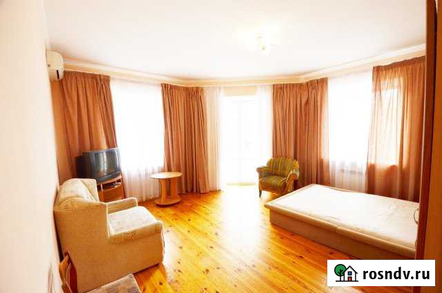 3-комнатная квартира, 70 м², 2/2 эт. в аренду посуточно в Феодосии Феодосия - изображение 1