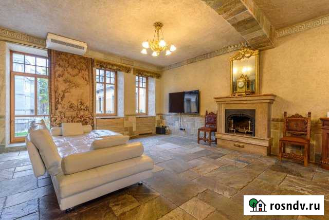 Таунхаус 300 м² на участке 6 сот. в аренду на длительный срок в Санкт-Петербурге Санкт-Петербург - изображение 1