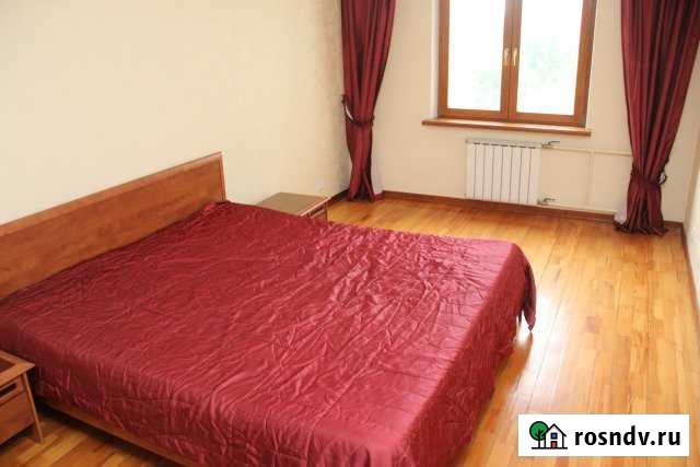 3-комнатная квартира, 90 м², 7/10 эт. в аренду посуточно в Челябинске Челябинск - изображение 1