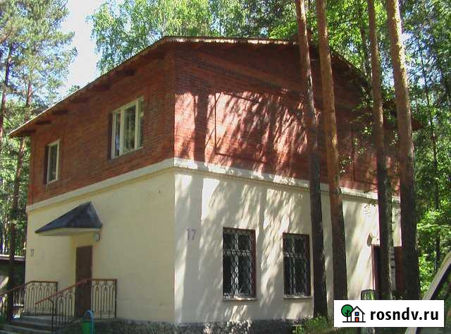 Коттедж 120 м² на участке 50 сот. в аренду посуточно в Чебаркуле Чебаркуль - изображение 1