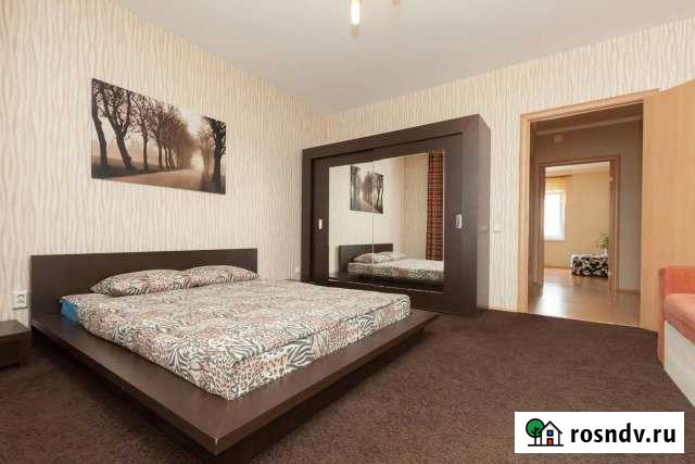 3-комнатная квартира, 100 м², 13/13 эт. в аренду посуточно в Екатеринбурге Екатеринбург - изображение 1