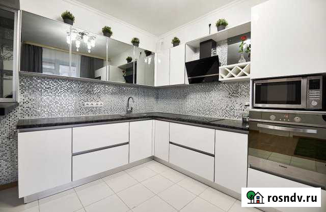 3-комнатная квартира, 85 м², 2/13 эт. в аренду посуточно в Омске Омск - изображение 1