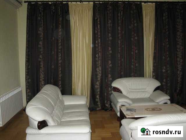 3-комнатная квартира, 100 м², 3/3 эт. в аренду посуточно в Севастополе Севастополь - изображение 1