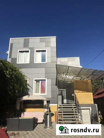 Дом 270 м² на участке 3 сот. в аренду посуточно в Ростове-на-Дону Ростов-на-Дону - изображение 1