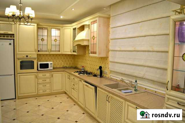 4-комнатная квартира, 160 м², 2/5 эт. в аренду на длительный срок в Астрахани Астрахань - изображение 1