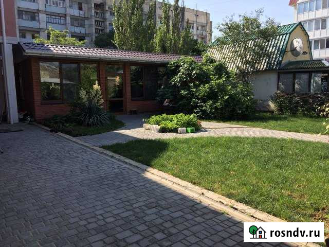 Комната 21 м² в 7-ком. кв., 2/2 эт. в аренду посуточно в Приморском Приморский - изображение 1