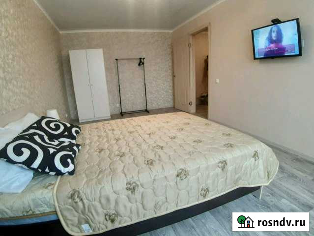 2-комнатная квартира, 42 м², 1/6 эт. в аренду посуточно в Вольске Вольск - изображение 1