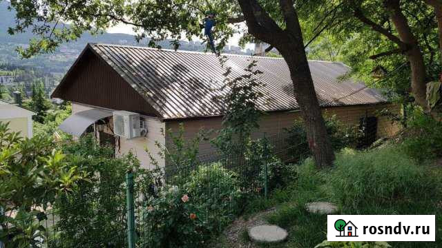 Коттедж 68 м² на участке 2 сот. на продажу в Ялте Ялта - изображение 1