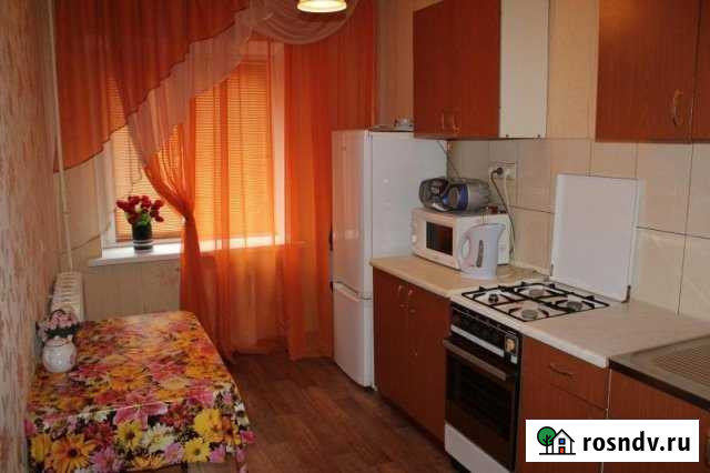 2-комнатная квартира, 55 м², 3/5 эт. в аренду посуточно в Серове Серов - изображение 1