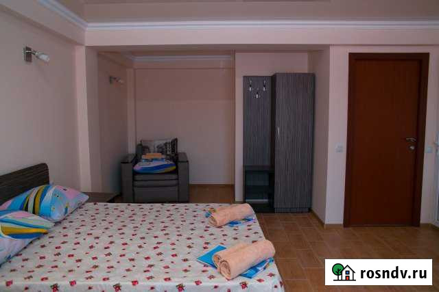 Комната 22 м² в 1-ком. кв., 2/3 эт. в аренду посуточно в Новомихайловском кп Новомихайловский кп - изображение 1