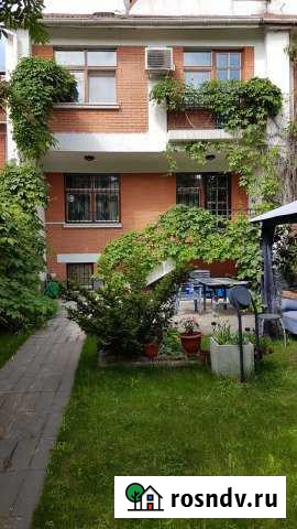 Таунхаус 270 м² на участке 3 сот. в аренду на длительный срок в Москве Москва - изображение 1