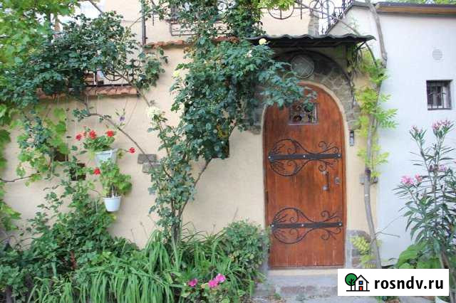 Коттедж 42 м² на участке 1 сот. в аренду посуточно в Евпатории Евпатория - изображение 1