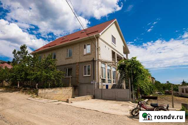 Коттедж 50 м² на участке 4 сот. в аренду посуточно в Судаке Судак - изображение 1