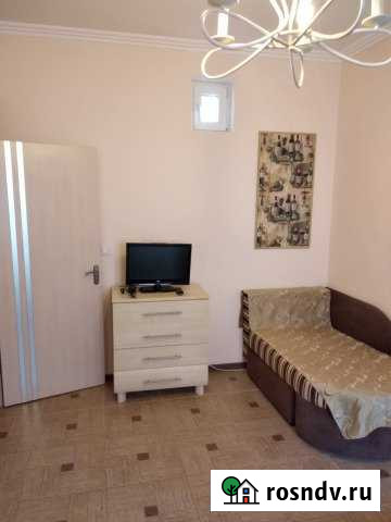 Коттедж 37 м² на участке 1 сот. в аренду посуточно в Евпатории Евпатория - изображение 1