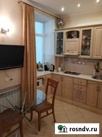 3-комнатная квартира, 72 м², 1/3 эт. в аренду посуточно в Севастополе Севастополь - изображение 1