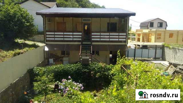 Комната 25 м² в 2-ком. кв., 2/2 эт. в аренду посуточно в Агое Агой - изображение 1