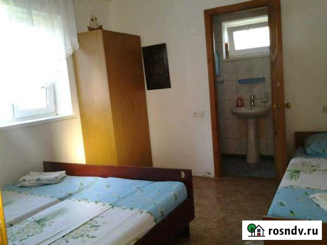 Комната 30 м² в 6-ком. кв., 2/2 эт. в аренду на длительный срок в Витязево Витязево - изображение 1