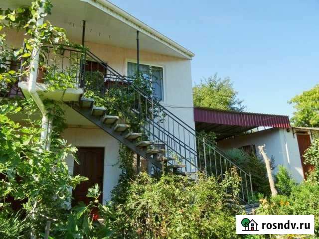 Коттедж 70 м² на участке 4 сот. в аренду посуточно в Алуште Алушта - изображение 1