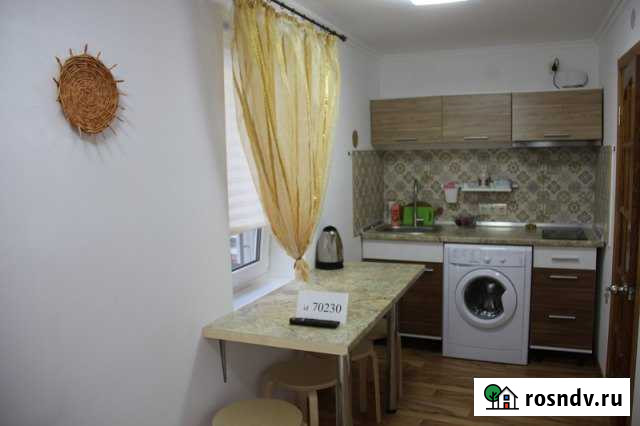 Коттедж 29.2 м² на участке 1 сот. в аренду посуточно в Евпатории Евпатория - изображение 1