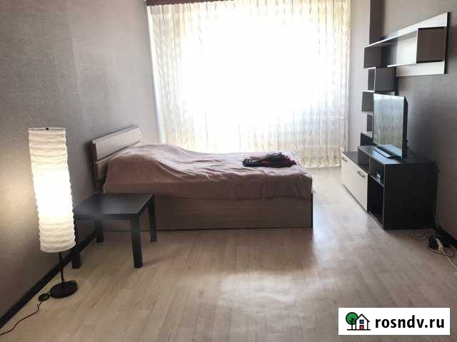 1-комнатная квартира, 50 м², 8/10 эт. в аренду посуточно в Железногорске Курской области Железногорск - изображение 1