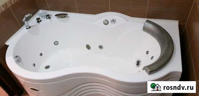 Квартира-студия, 50 м², 4/11 эт. в аренду посуточно в Энгельсе Энгельс - изображение 1