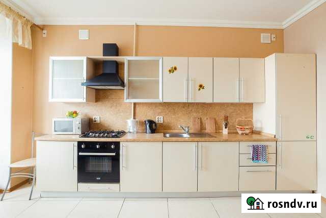 3-комнатная квартира, 90 м², 4/5 эт. в аренду посуточно в Челябинске Челябинск - изображение 1