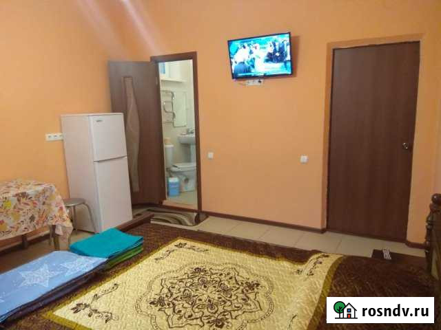 Комната 15 м² в 5-ком. кв., 1/2 эт. в аренду посуточно в Таганроге Таганрог - изображение 1